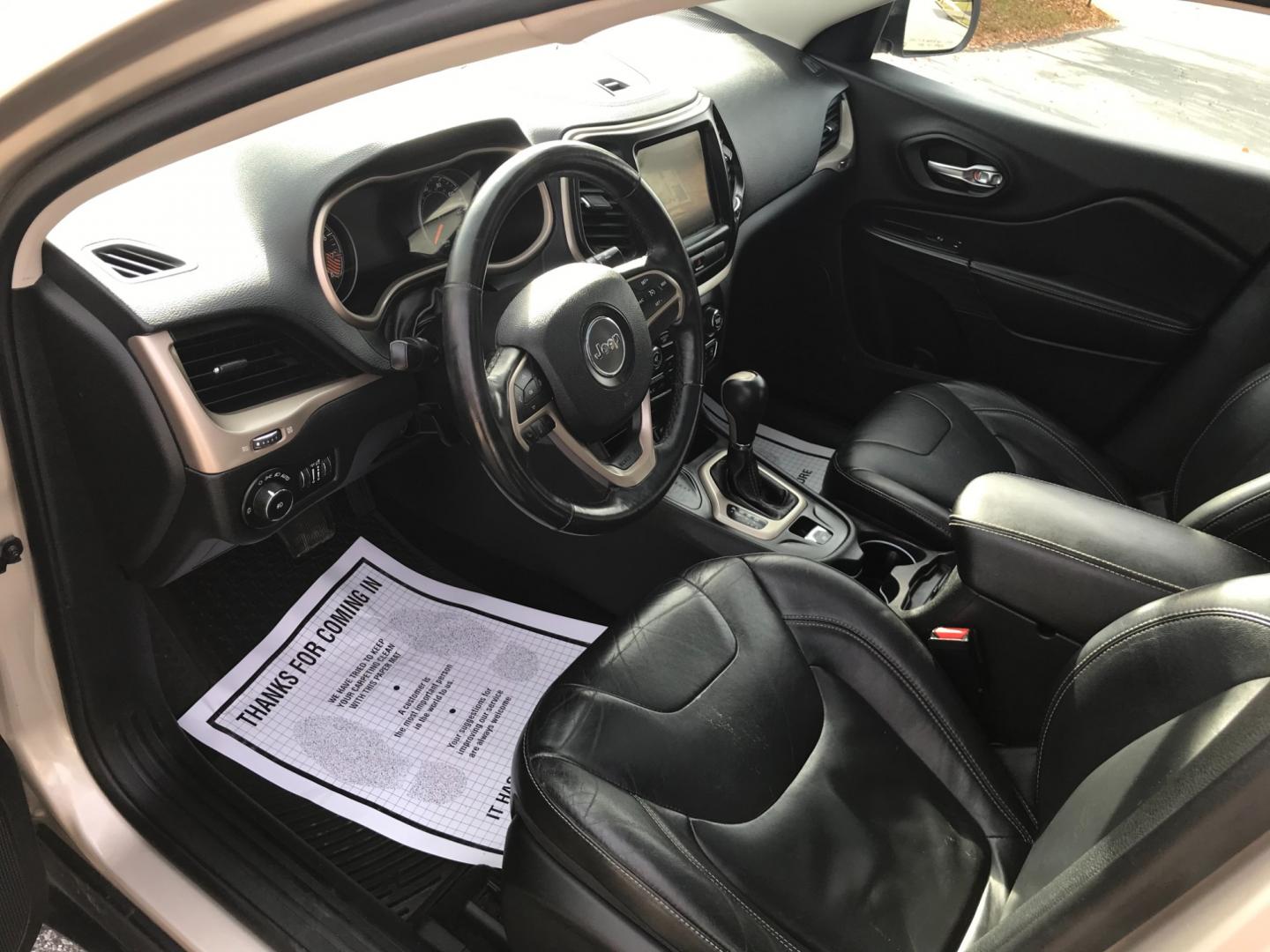 2015 Gold /Black Jeep Cherokee Limited (1C4PJMDS5FW) with an 3.2 V6 engine, Automatic transmission, located at 577 Chester Pike, Prospect Park, PA, 19076, (610) 237-1015, 39.886154, -75.302338 - Photo#8